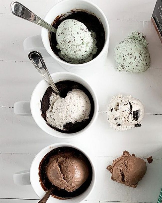 Brownie au fudge dans une tasse facile